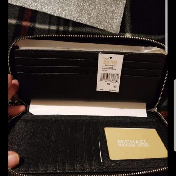 Michael Kors MK Zip Around Wallet - Wristlet - Picture 3 of 4